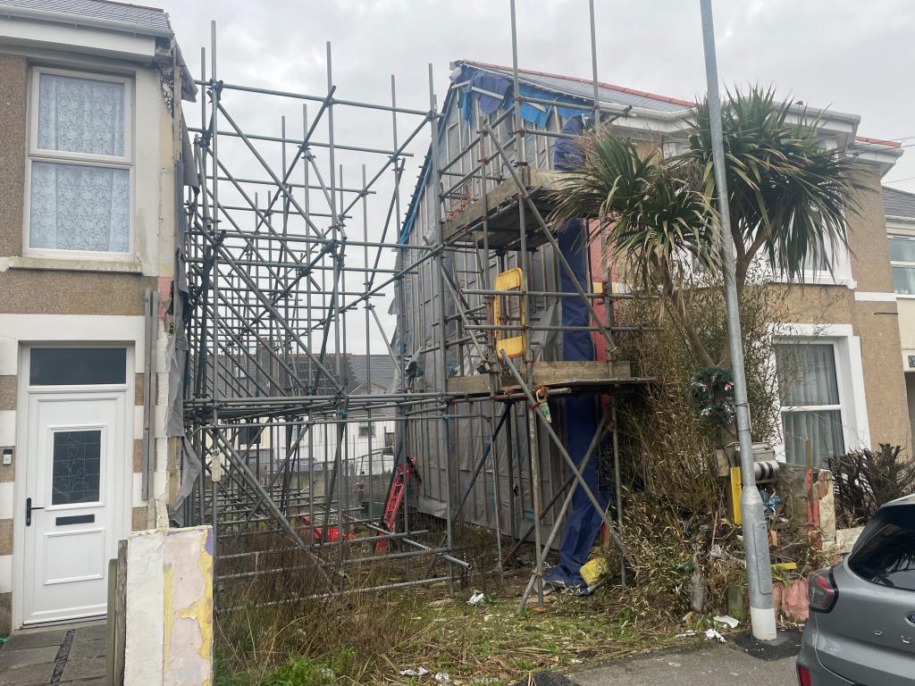 Lot: 88 - LAND WITH PLANNING - Land with scaffolding in place